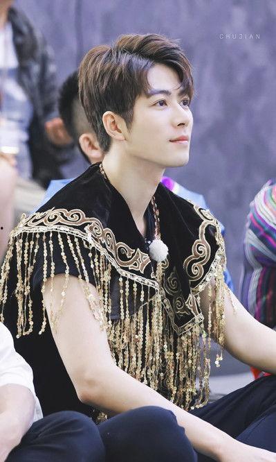 娱乐吃瓜群众华晨宇,隐婚生子、新恋情曝光，娱乐圈风云再起